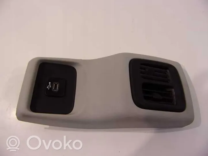 Jeep Compass USB-pistokeliitin 