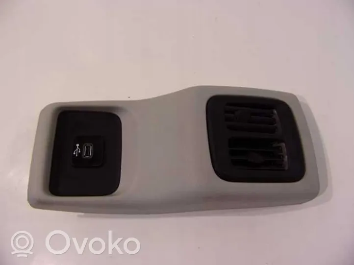 Jeep Compass Gniazdo / Złącze USB 