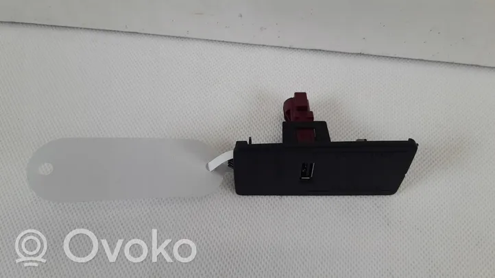 Volvo V60 Connecteur/prise USB 31438295