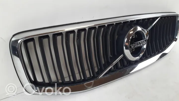 Volvo V60 Grotelės viršutinės 32132214