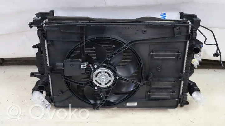 Volvo V40 Pannello di supporto del radiatore 