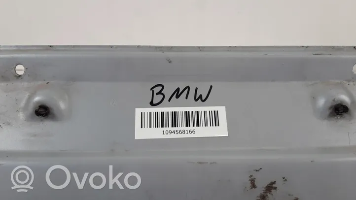 BMW 3 E36 Konepellin lukituksen muotolista 