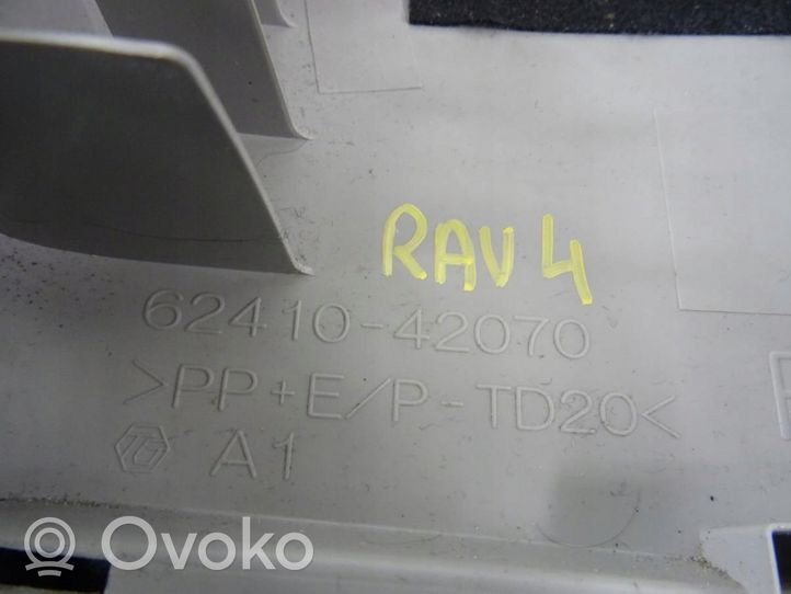 Toyota RAV 4 (XA40) Rivestimento montante (B) (superiore) 6241042070