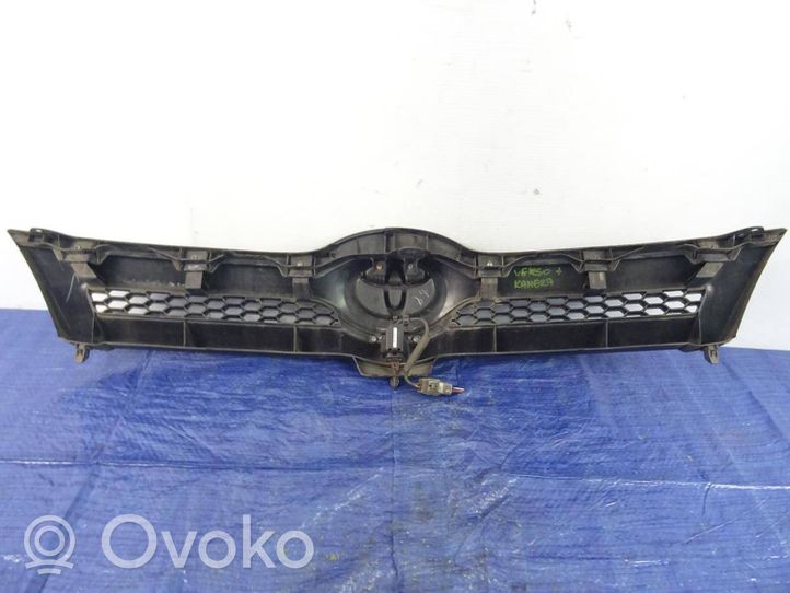 Toyota Corolla Verso AR10 Atrapa chłodnicy / Grill 53111-0F020