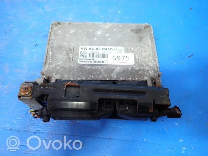 Volkswagen Polo V 6R Calculateur moteur ECU 03E906023AR