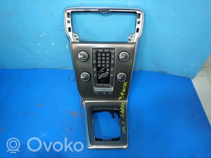 Volvo V40 Cadre, panneau d'unité radio / GPS PANEL