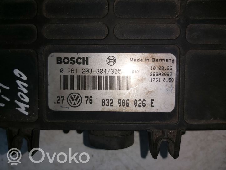 Volkswagen Golf III Engine control unit/module 0261203304305