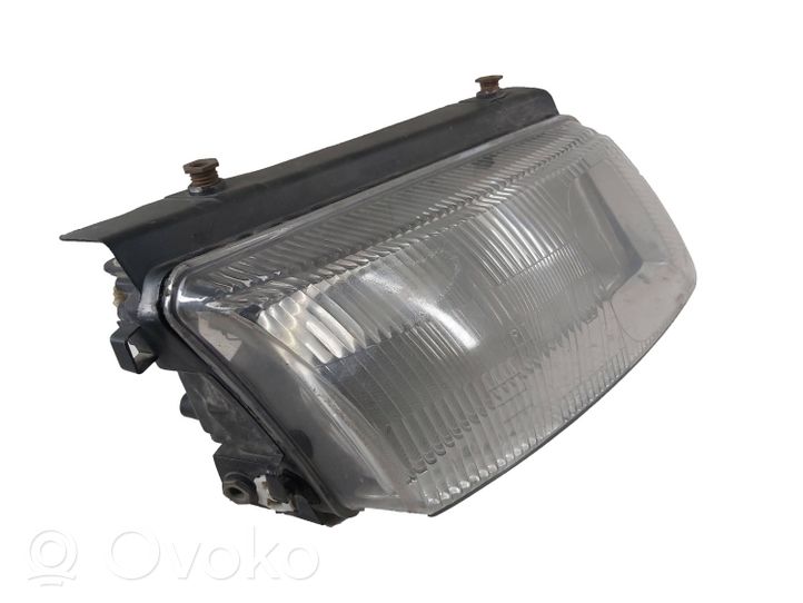 Volkswagen PASSAT B5 Lampa przednia 064411125R