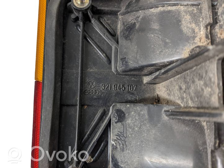 Volkswagen PASSAT B2 Galinis žibintas dangtyje 321945107