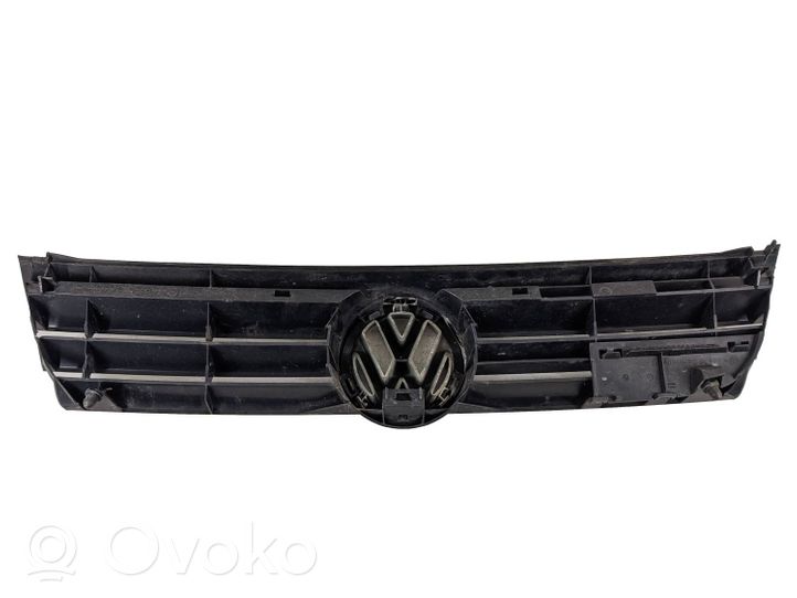 Volkswagen PASSAT B4 Grille calandre supérieure de pare-chocs avant 3A0853653C