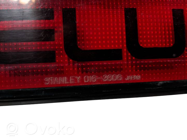 Honda Prelude Éclairage de plaque d'immatriculation 0163606