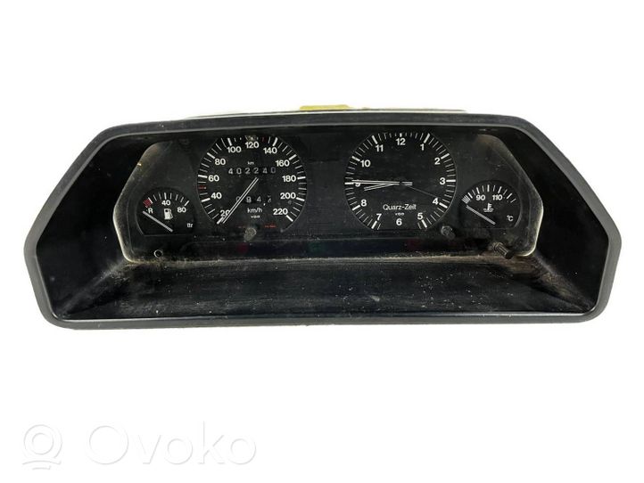 Audi 100 200 5000 C3 Spidometras (prietaisų skydelis) 88311068