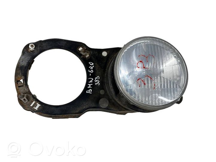 BMW 5 E28 Lampa przednia 310110480