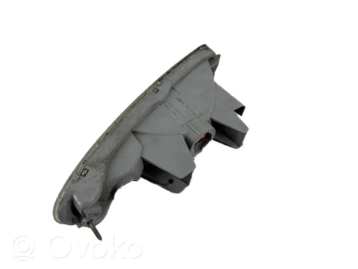 Mazda 323 F Indicatore di direzione anteriore 21061708