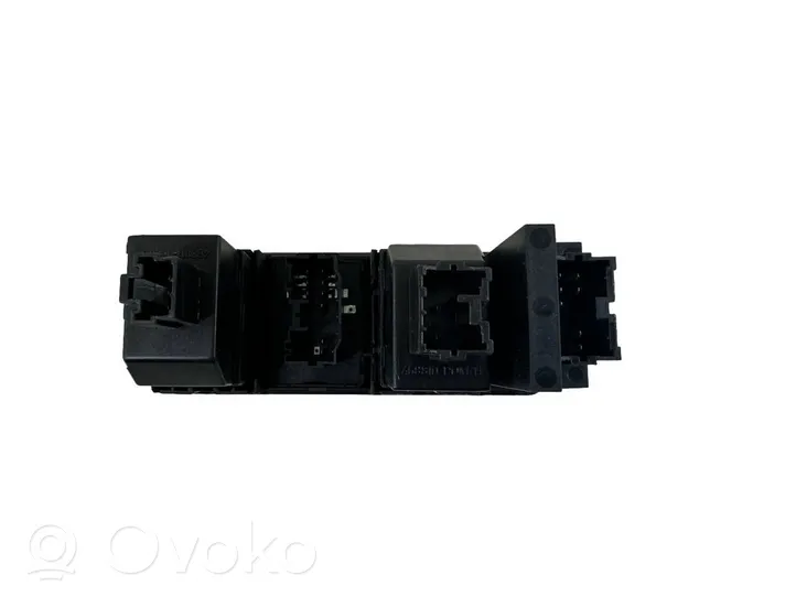 Mitsubishi Carisma Kiti jungtukai/ rankenėlės/ perjungėjai MR740608