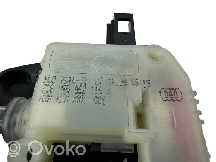 Audi A4 S4 B6 8E 8H Takaluukun lukon salvan moottori 8E5827833