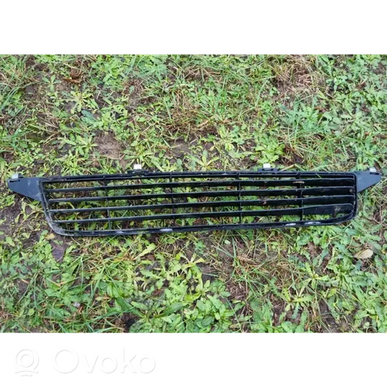 Toyota Avensis T270 Front bumper lower grill 53112-05080