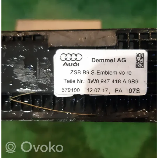 Audi A4 S4 B9 Listwa progowa przednia 8W0947418A