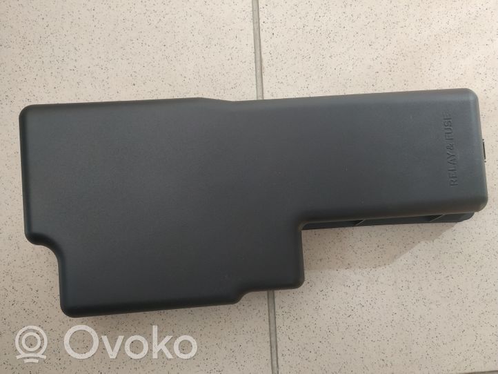 Toyota Camry Dangtelis saugiklių dėžės 8267233260