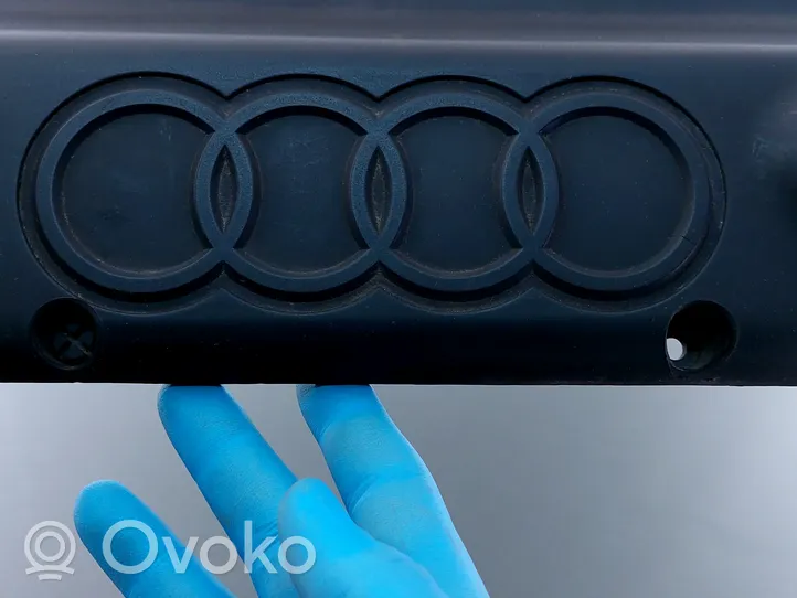 Audi A4 S4 B5 8D Osłona górna silnika 