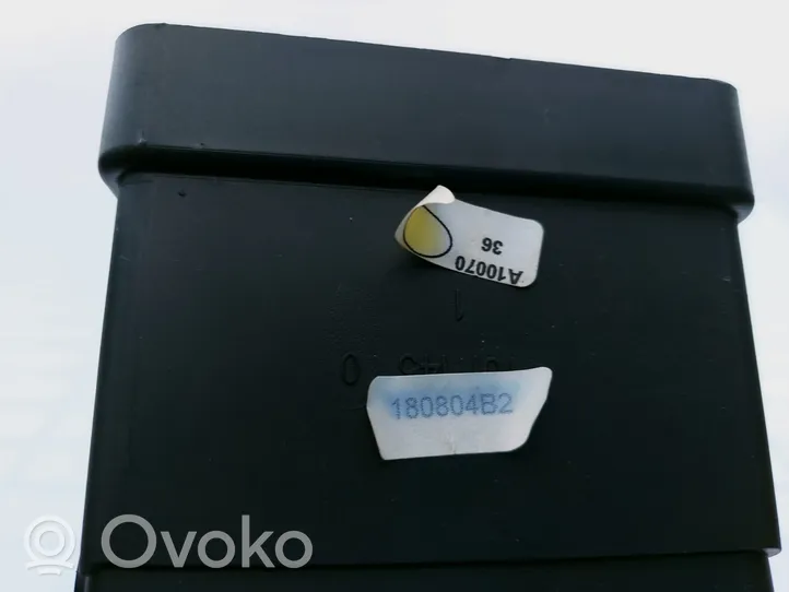 Volvo V50 Dysze / Kratki środkowego nawiewu deski rozdzielczej 180804B2