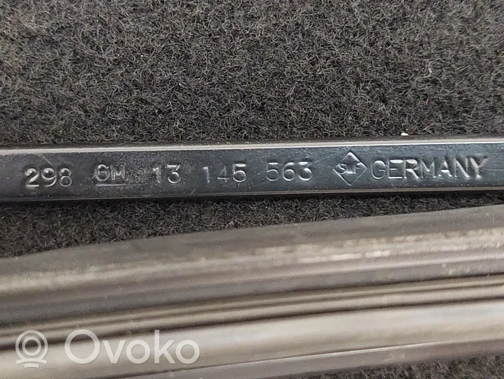 Opel Zafira B Front wiper blade arm 