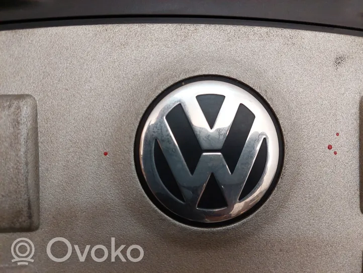 Volkswagen Phaeton Variklio dangtis (apdaila) 