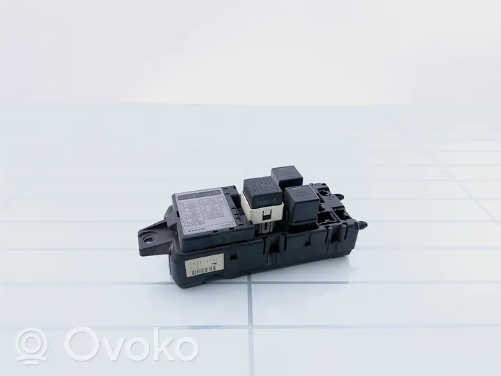 Volvo S40, V40 Relay mounting block 