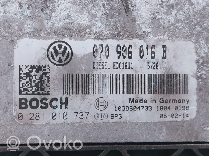 Volkswagen Phaeton Variklio valdymo blokas 0281010737