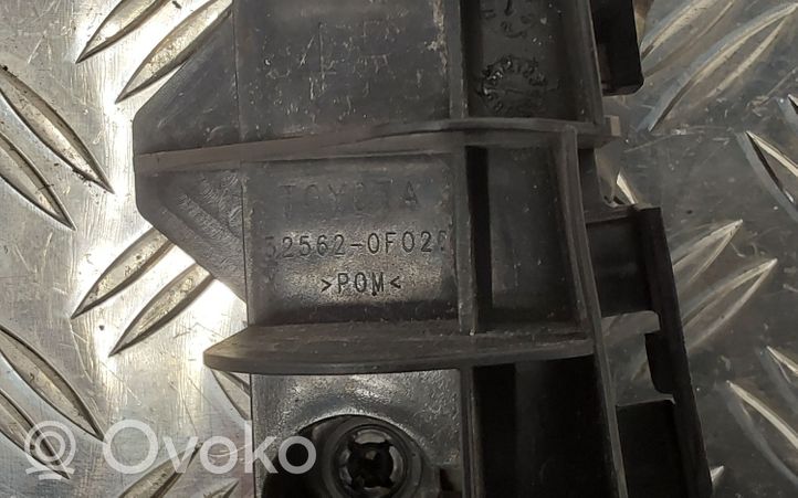 Toyota Verso Galinis laikiklis bamperio 525620F020