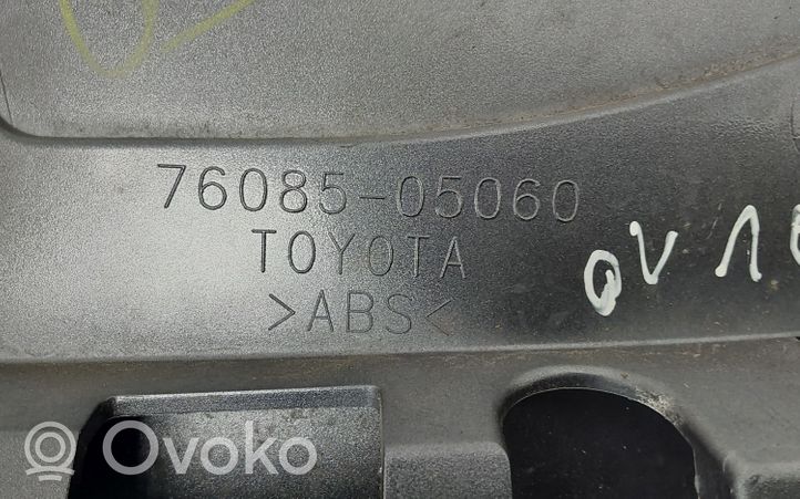 Toyota Avensis T270 Spoileris galinio dangčio 7608505060