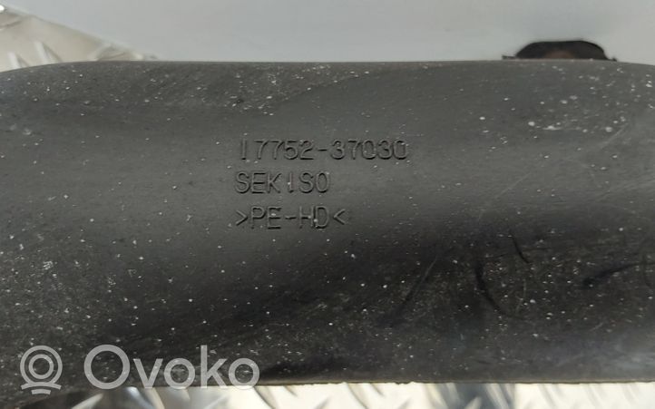 Toyota Avensis T270 Rura / Wąż dolotowy powietrza 1775137020