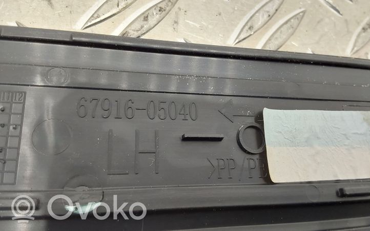 Toyota Avensis T270 Takaoven kynnyksen suojalista 6791605040