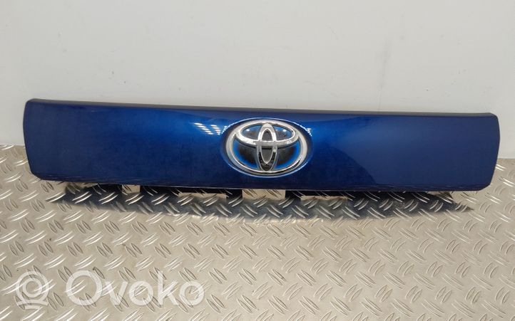 Toyota Prius+ (ZVW40) Отделка номерного знака 7680147090