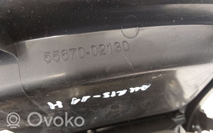 Toyota Auris 150 Dysze / Kratki środkowego nawiewu deski rozdzielczej 5567002290