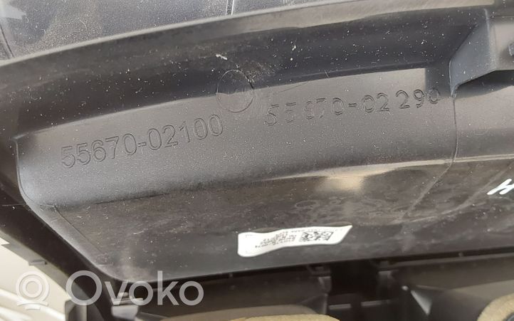 Toyota Auris 150 Dysze / Kratki środkowego nawiewu deski rozdzielczej 5567002290