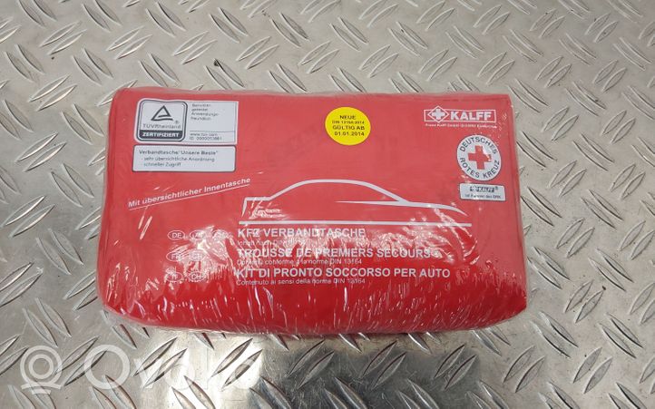 Toyota Prius+ (ZVW40) Kit di pronto soccorso 