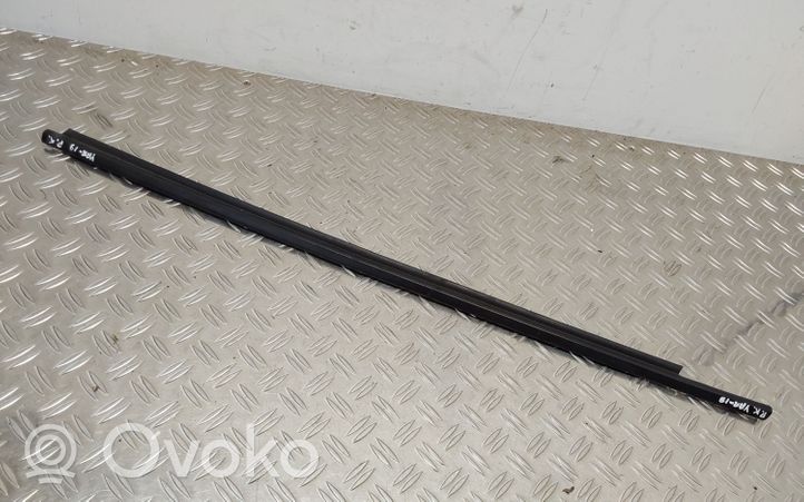 Toyota Yaris Rivestimento modanatura del vetro della portiera anteriore 