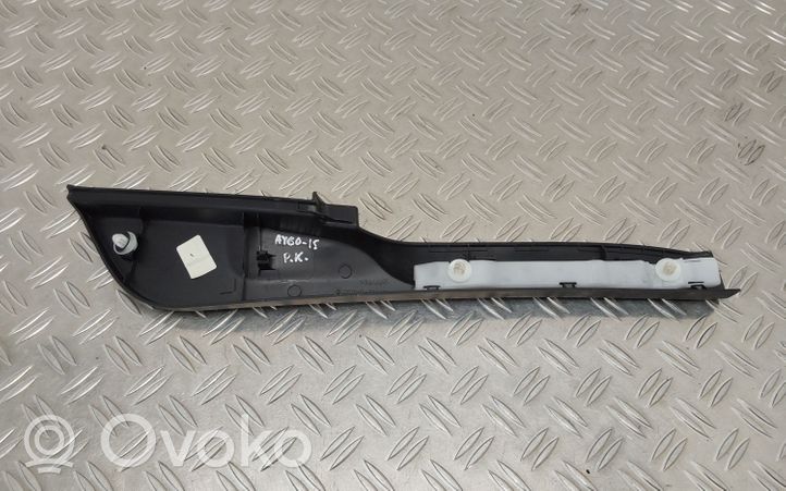 Toyota Aygo AB40 Inne elementy wykończeniowe drzwi przednich 674920H30