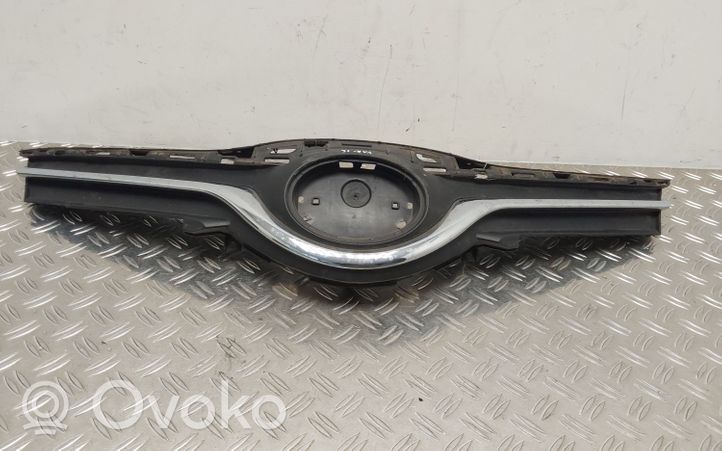 Toyota Yaris Grille calandre supérieure de pare-chocs avant 531010D660