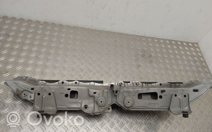 Toyota Yaris Panel mocowania chłodnicy / góra 