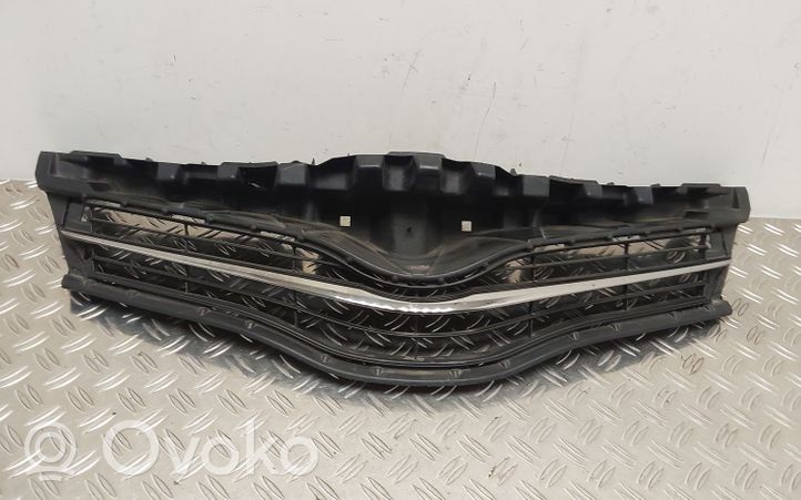 Toyota Yaris Front bumper upper radiator grill 531010D220