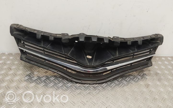 Toyota Yaris Front bumper upper radiator grill 531010D220