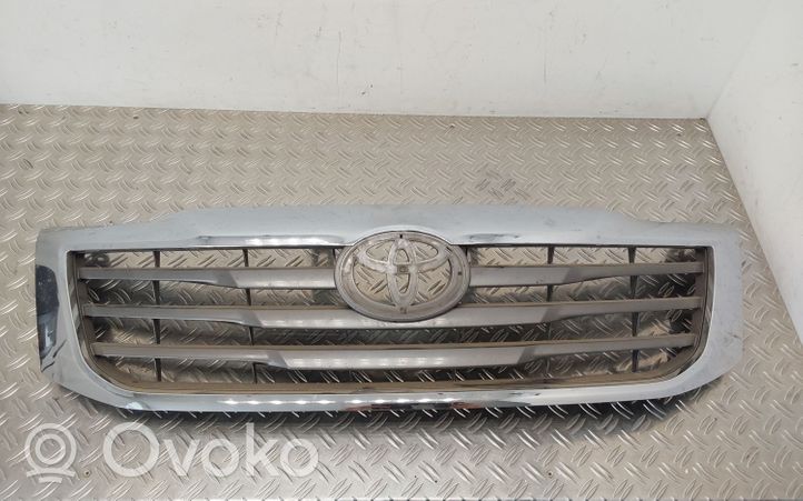 Toyota Hilux (AN10, AN20, AN30) Grille calandre supérieure de pare-chocs avant 