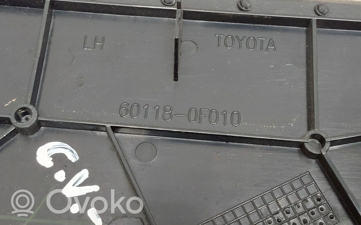 Toyota Corolla Verso AR10 Apdaila sparno (moldingas) 601180F010