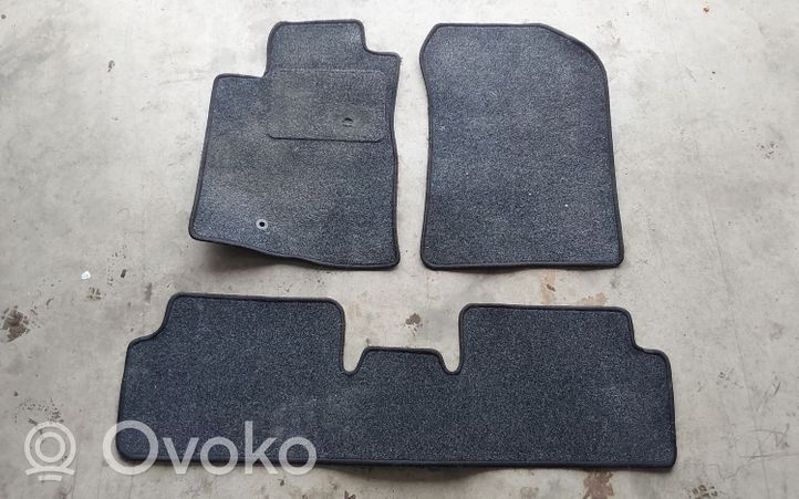 Toyota Corolla Verso AR10 Kit tapis de sol auto 