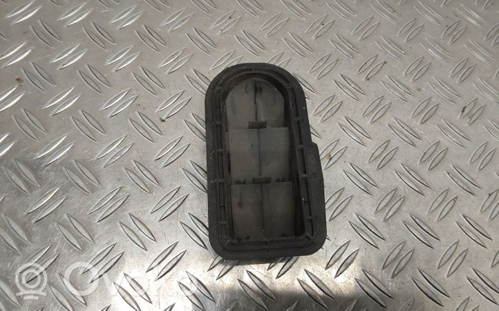 Toyota Yaris Évent de pression de quart de panneau 629300D010