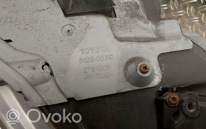 Toyota Avensis T270 Передняя фара 8112605310