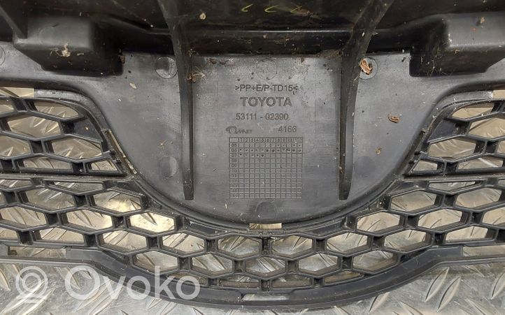 Toyota Auris 150 Maskownica / Grill / Atrapa górna chłodnicy 5311102390