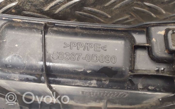 Toyota Yaris Osłona pasa bagażnika 583870D090